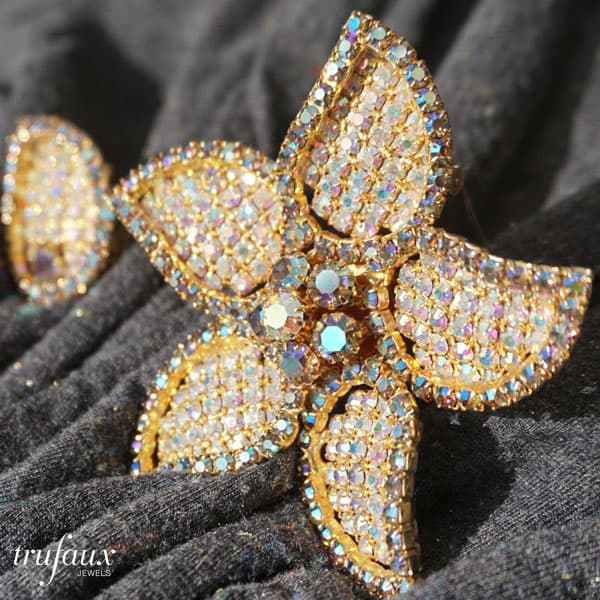 Brighten your mood with this dazzling brooch.